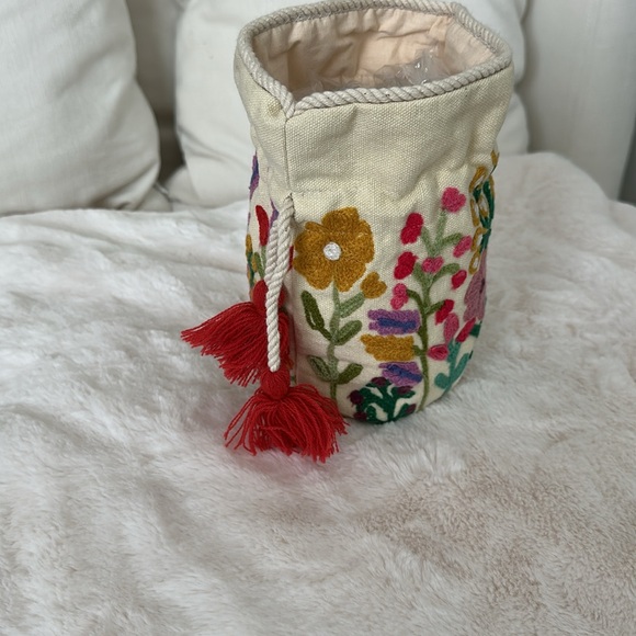 Floral Embroidered Drawstring Pouch - Picture 2 of 4